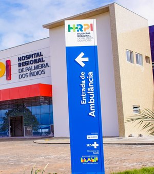 Prefeita Tia Júlia visita obras do novo Hospital Regional de Palmeira dos Índios