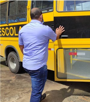 Prefeitura de Matriz de Camaragibe adquire micro-ônibus escolar