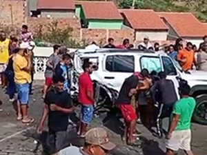 Empresário sobrevive após violenta colisão seguida de capotamento em Feira Grande