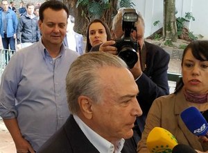Após votar em SP, Temer diz que transição para novo governo está 'praticamente organizada'