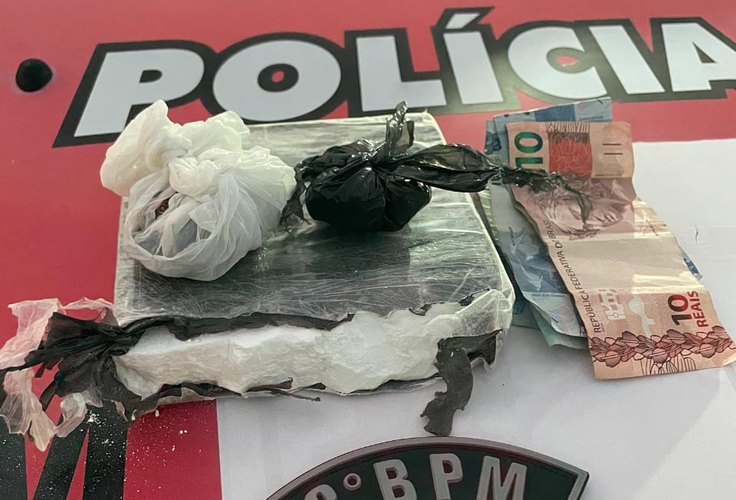 Homem é preso por porte ilegal de arma de fogo no Jacintinho; drogas também foram apreendidas