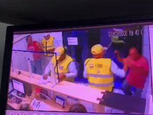 Homem toma arma de agente da Ronda do Bairro dentro da Central de Flagrantes
