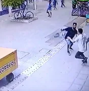 Vídeo mostra momento em que homem é esfaqueado no Centro de Maceió