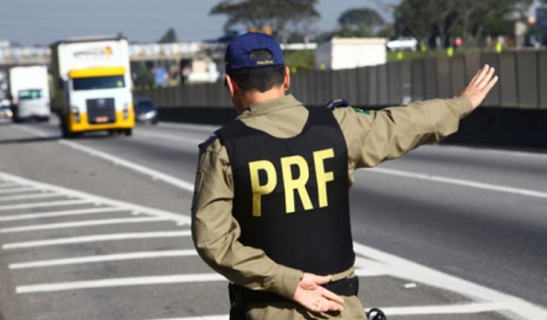 PRF prende dupla acusada de tráfico de armas