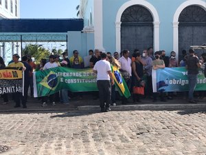 Movimento ocorrido na frente da Câmara diz não ser contra vacinas
