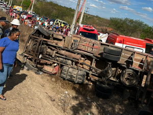 [Vídeo] Caminhão desgovernado atropela e mata um funcionário da Equatorial e deixa outros três feridos