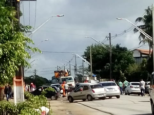 Garis protestam em frente a prefeitura de Rio Largo e alegam salário atrasado