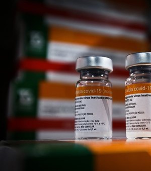 Reino Unido aprova entrada de turistas vacinados com CoronaVac