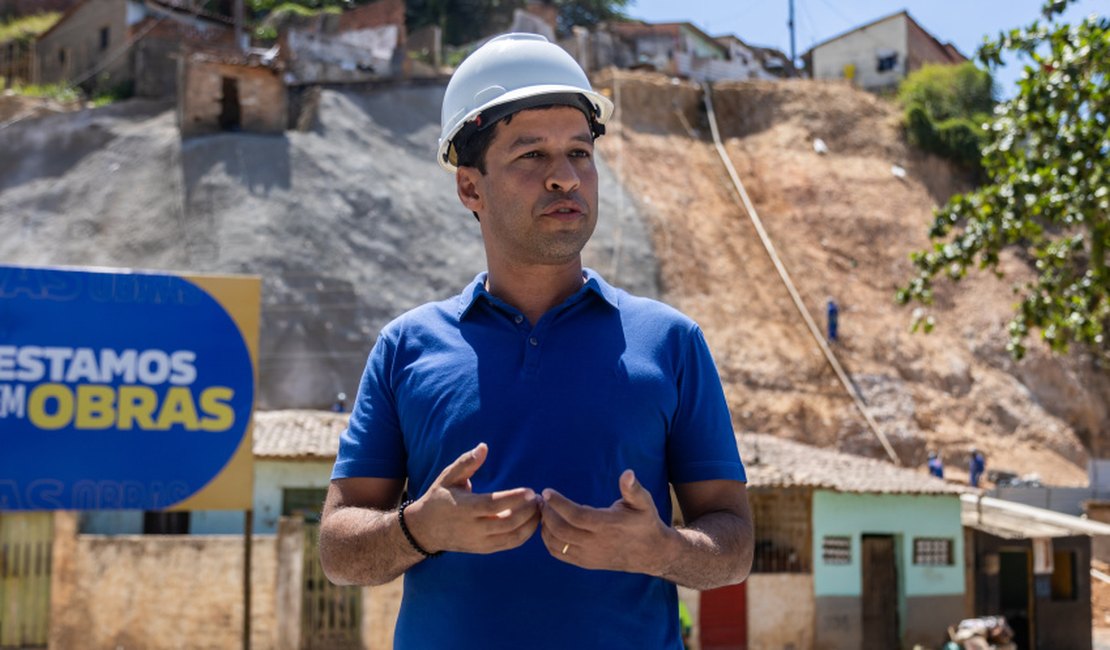 Renasce Salgadinho: equipes da Infraestrutura de Maceió junto com vice-prefeito visitam obras