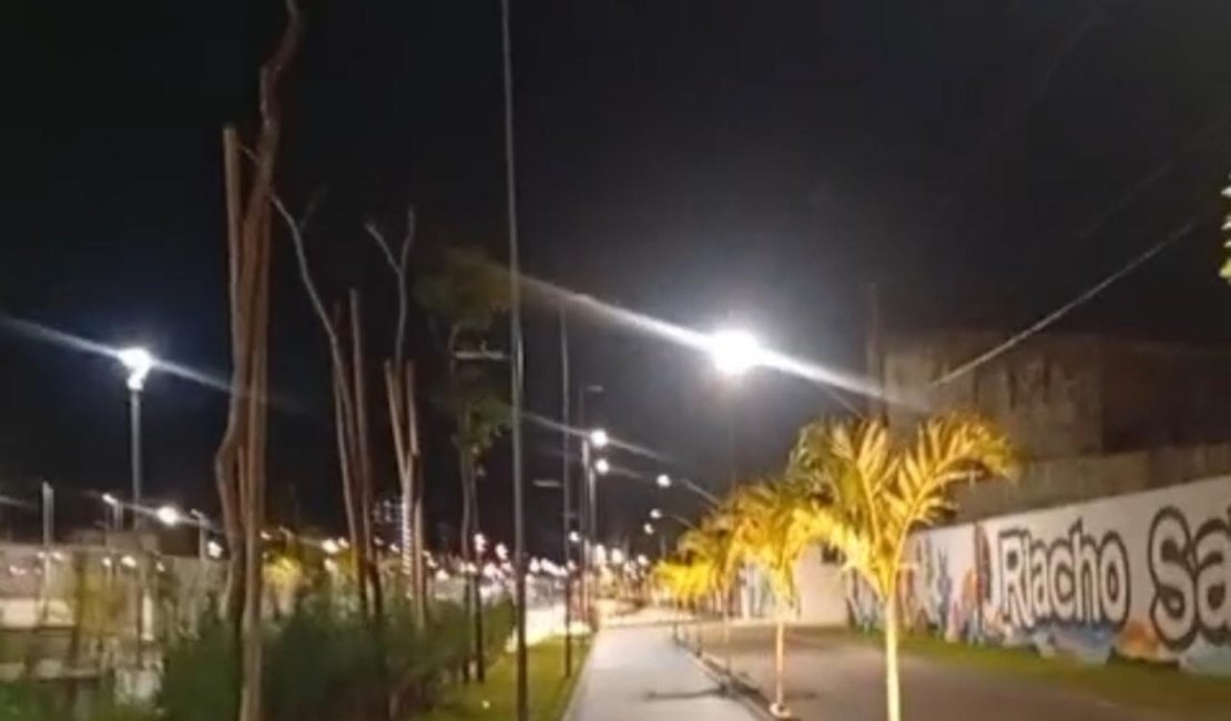 Furto de cabos deixa cinco postes apagados na região do Renasce Salgadinho