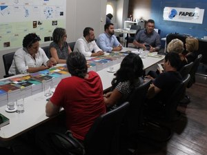 Governo destina R$ 200 mil para combate ao derramamento de óleo no litoral