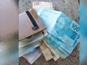 Cortador de cana acha carteira com R$ 8 mil e devolve ao dono