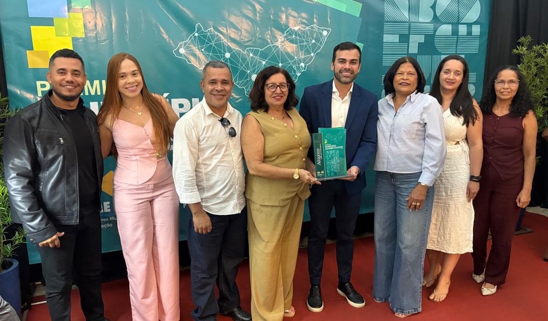 Matriz de Camaragibe recebe Prêmio Município Alfabetizador 2025