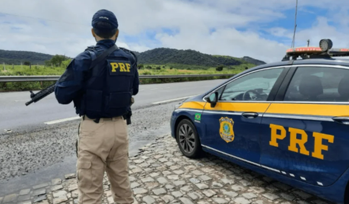 PRF apreende 54 toneladas de milho sem comprovação fiscal em São Miguel dos Campos