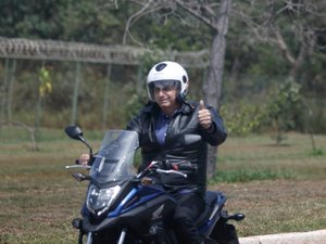 “Pode não”. Vendedora nega pedido de Bolsonaro para entrar em barraca