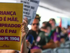 Brasília: mulheres fazem ato contra PL que equipara aborto a homicídio