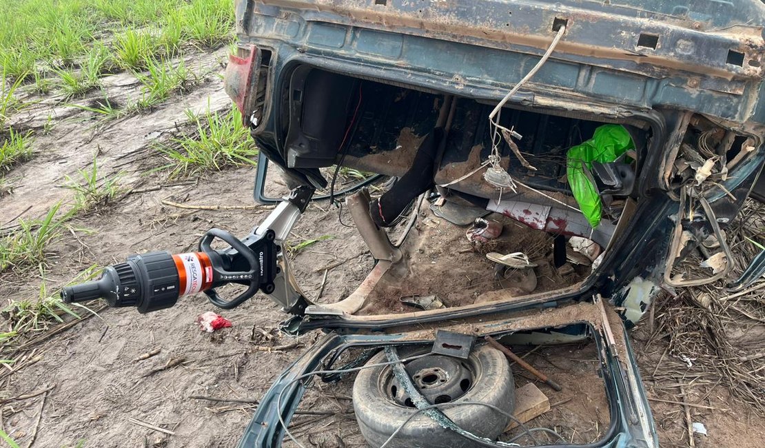 Carro capota e deixa seis pessoas feridas na AL-104, em Teotônio Vilela