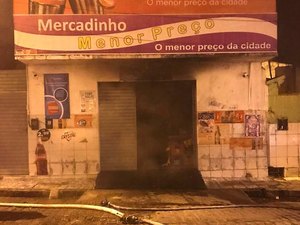 Incêndio danifica estrutura de estabelecimento comercial, em Santana do Ipanema 