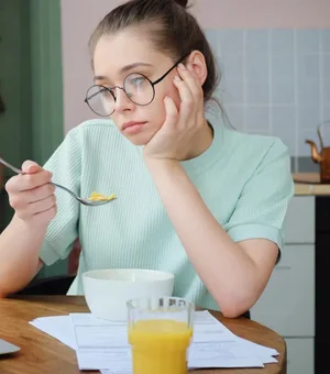 Hábitos que desaceleram seu metabolismo e você talvez nem perceba