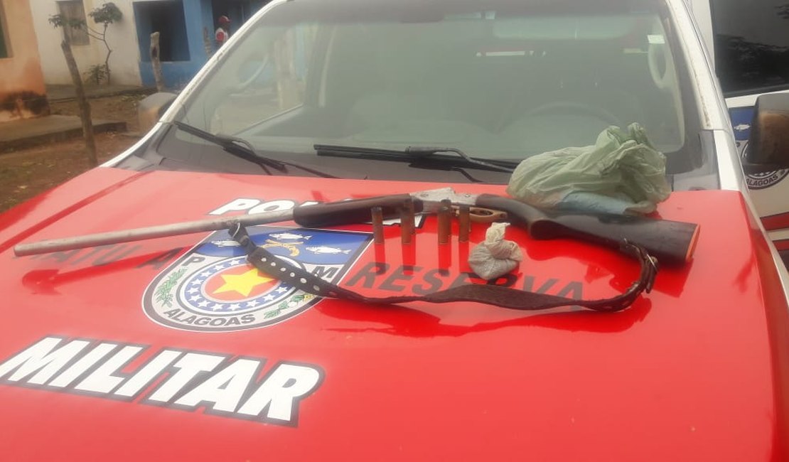 Homem é preso com espingarda, munições, espoleta em São Brás
