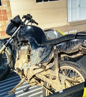 Após denúncia, polícia recupera motocicleta roubada em Atalaia