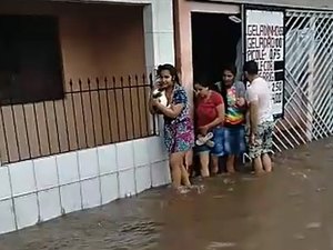 [Vídeo] Água invade casas em Olho D´água Grande, no Agreste alagoano