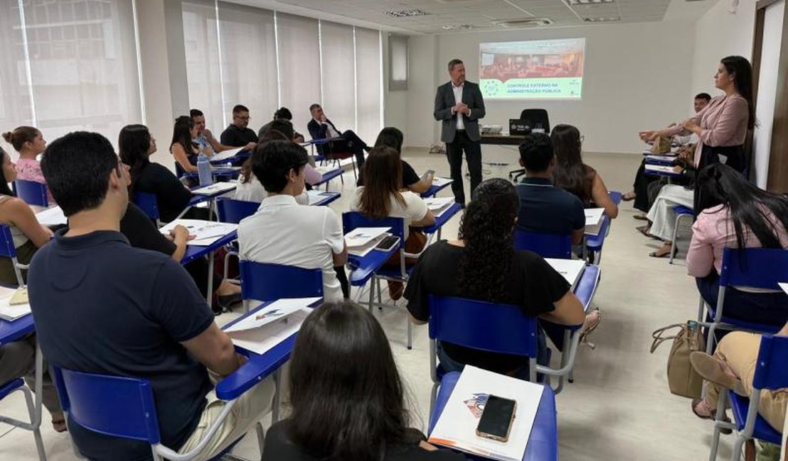 TCE de Portas Abertas aproxima estudantes da rotina do Tribunal de Contas