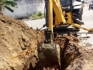 Prefeitura faz manutenção em rede de drenagem no Pinheiro