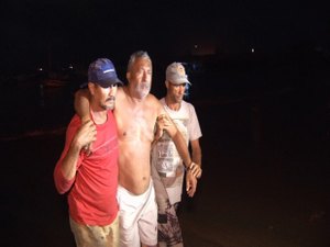 Pescadores são resgatados após cinco dias à deriva em alto-mar