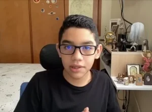 Menino de 13 anos da Venezuela descobre asteroide e ganha reconhecimento da Nasa