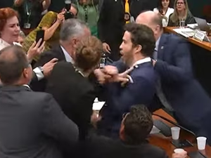 Evair de Melo e André Janones brigam em sessão que ouve Silvio Almeida na Câmara