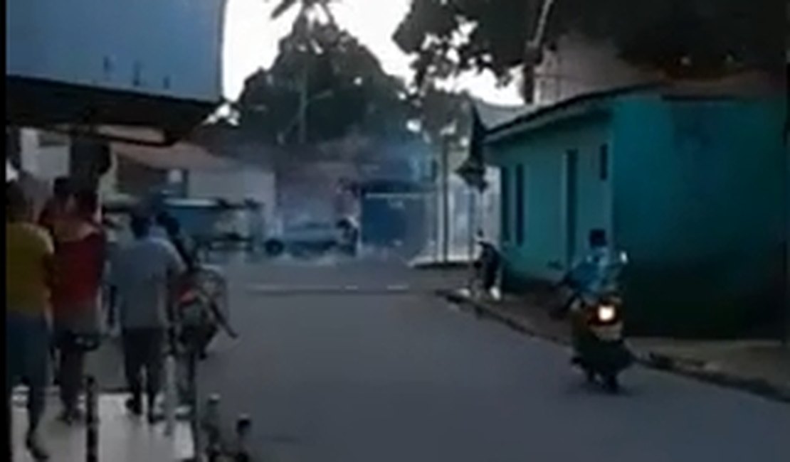 [Vídeo] Barraca de fogos de artifício incendeia e assusta moradores 