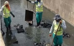 Prefeitura está fazendo limpeza de galerias e do Riacho Piauí, em Arapiraca