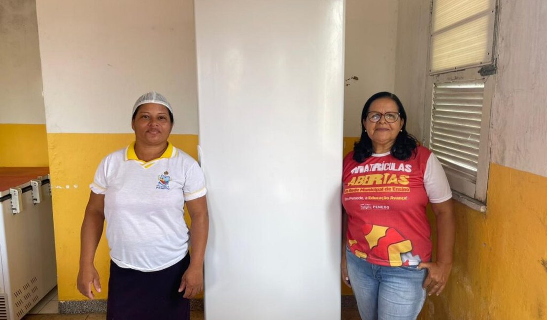 Prefeitura de Penedo inicia entrega de refrigeradores para escolas da Semed