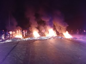 Manifestantes bloqueiam rodovia BR 416 em Colônia Leopoldina