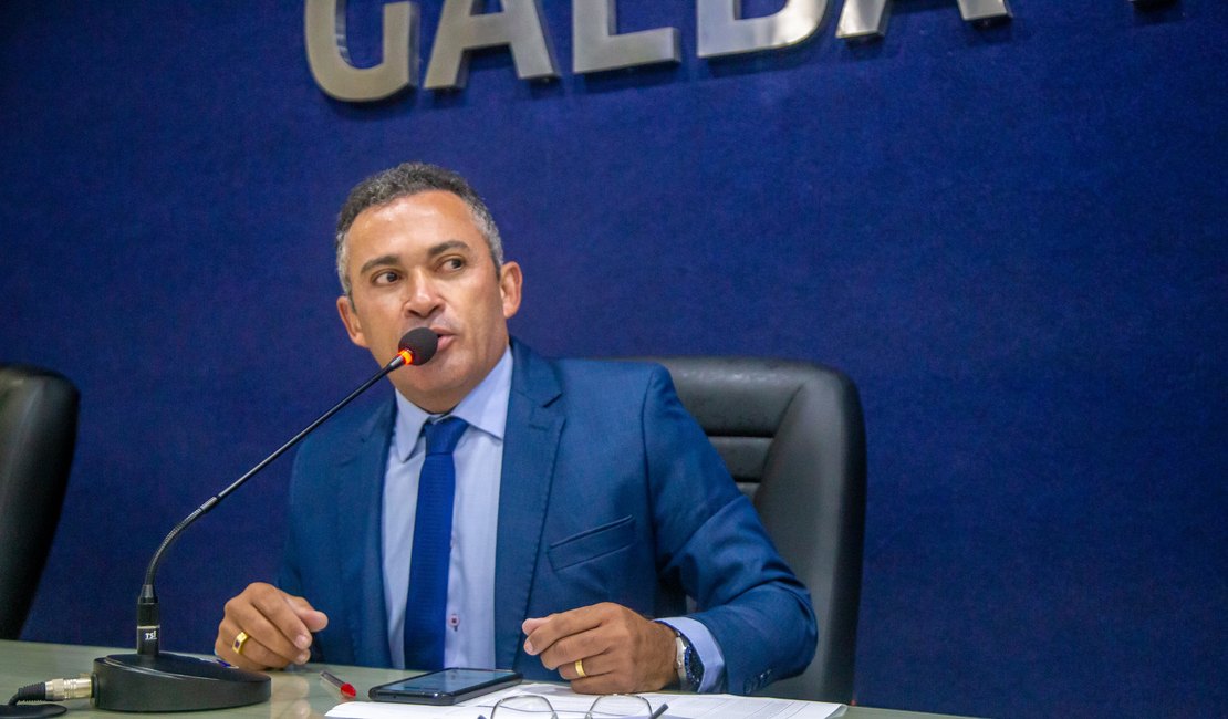 Vereador da base de JHC se exalta em sessão da Câmara; “Maceió é essa porcaria”