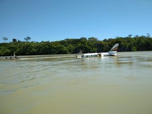 Piloto diz ter feito pouso forçado após dois homicídios em pleno voo