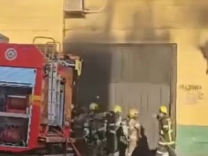 Explosão durante incêndio em supermercado deixa bombeiros feridos na fronteira entre Brasil e Uruguai