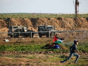 Trinta palestinos ficam feridos por disparos israelenses na Faixa de Gaza