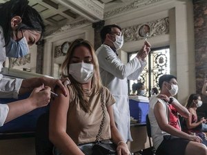 Imunidade contra covid cai 6 meses após vacinação, aponta estudo