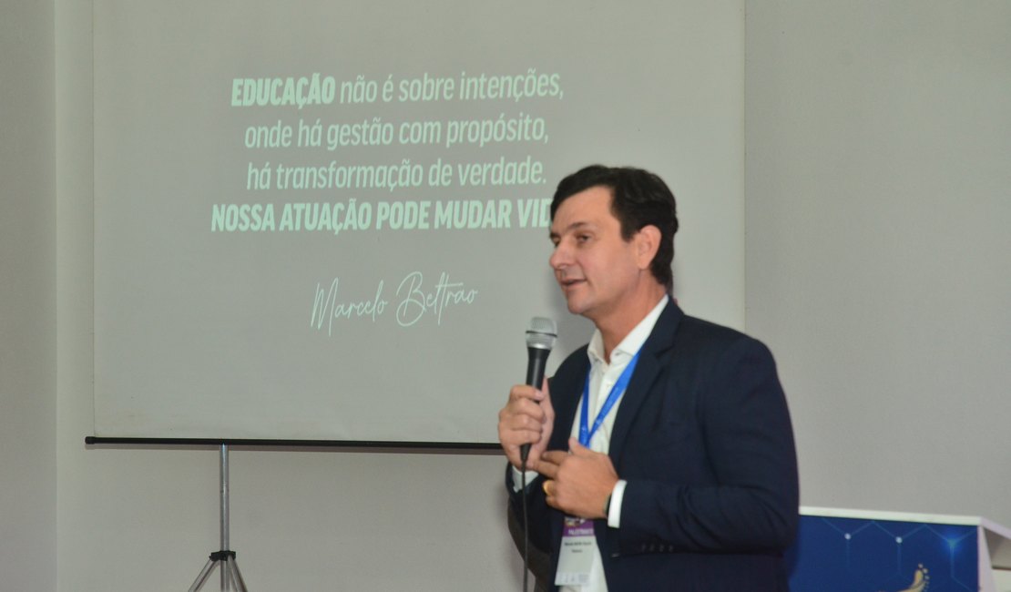 Marcelo Beltrão apresenta caso de Coruripe em congresso nacional de educação em Gramado