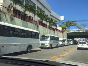 [Vídeo] Motoristas de transporte complementar protestam em Maceió