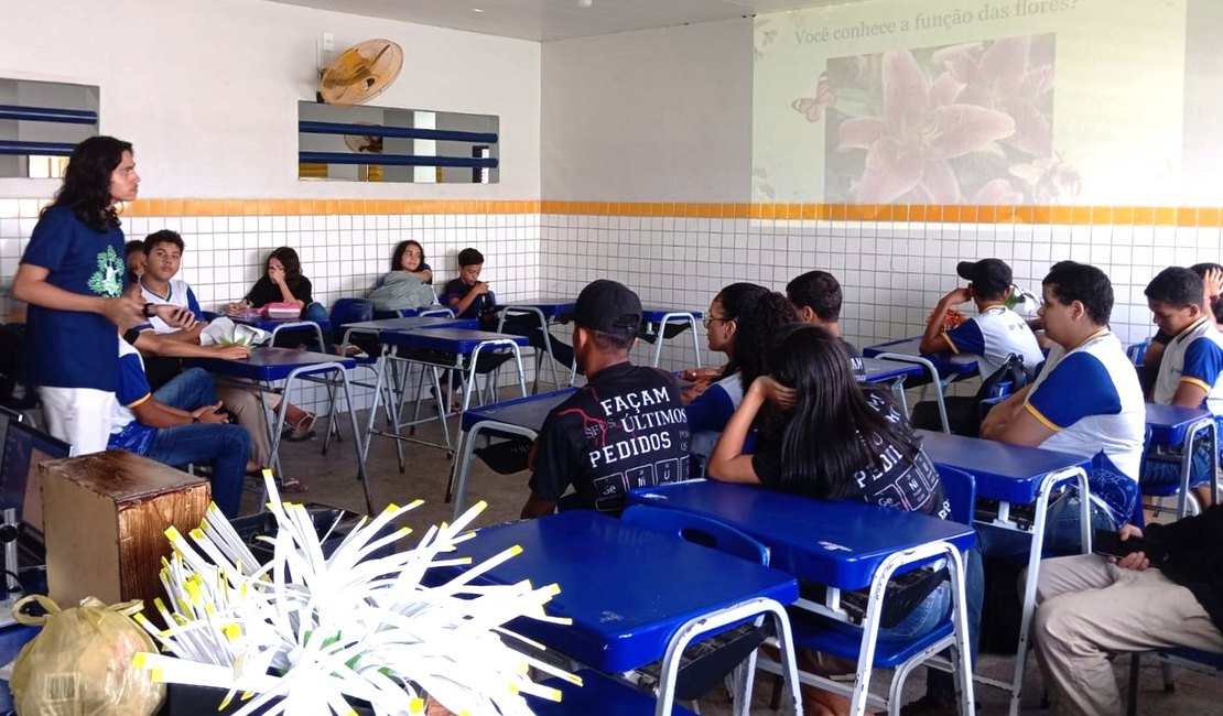 Docentes e graduandos do Campus III da Uneal realizam ação em escolas municipais de Arapiraca