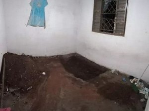 Mãe encontra corpo da filha enterrado em quarto