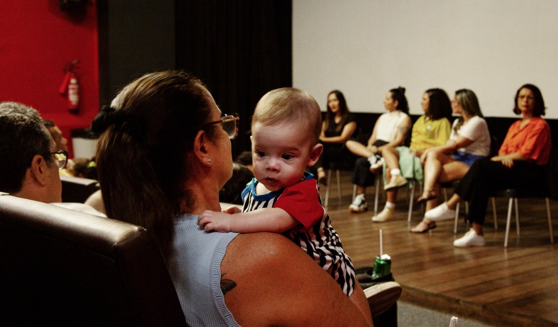 Ninho Cineclube promove primeira sessão de cinema para famílias com bebês em Maceió