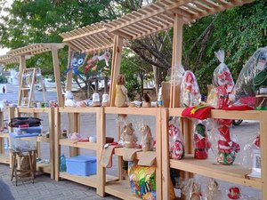 Feira de Artesanato Natalina reúne artesãos no Bosque das Arapiracas