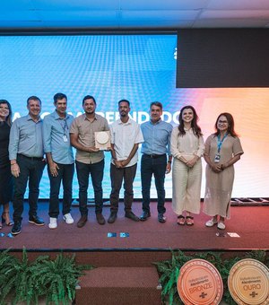 Durante cerimônia de premiação, Girau do Ponciano recebe Selo Ouro de Referência em Atendimento do Sebrae Alagoas