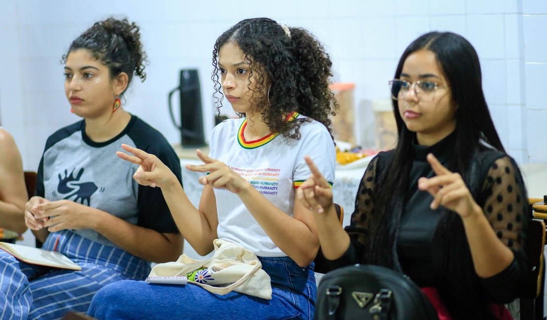 Seduc abre pré-inscrições para curso básico de Libras na próxima segunda-feira (19)