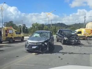 Colisão deixa feridos no entroncamento das rodovias AL-430 e AL-105