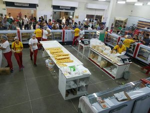 [Vídeo] Panificadora de Arapiraca comemora vinte anos presenteando clientes
